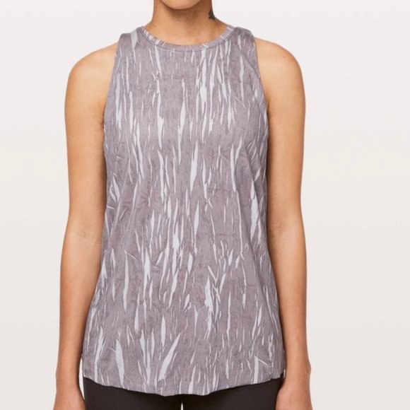 GIFT- Lululemon FLUTTER RACERBACK *LULULEMON LAB Crease Print Silky Multi Size 2 - Picture 1 of 1